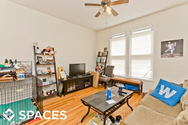 Building Photo - 852 W Buckingham Pl