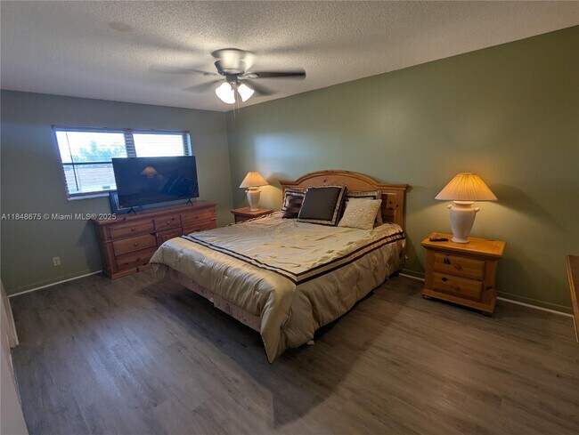 Foto del edificio - 4047 NW 16th St