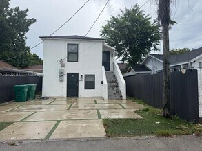 Building Photo - 1847 NW 18th Ave