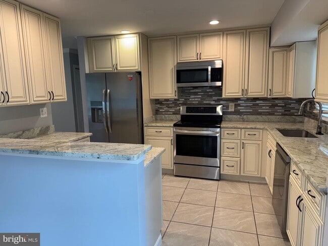 Building Photo - 5529 Corot Ct