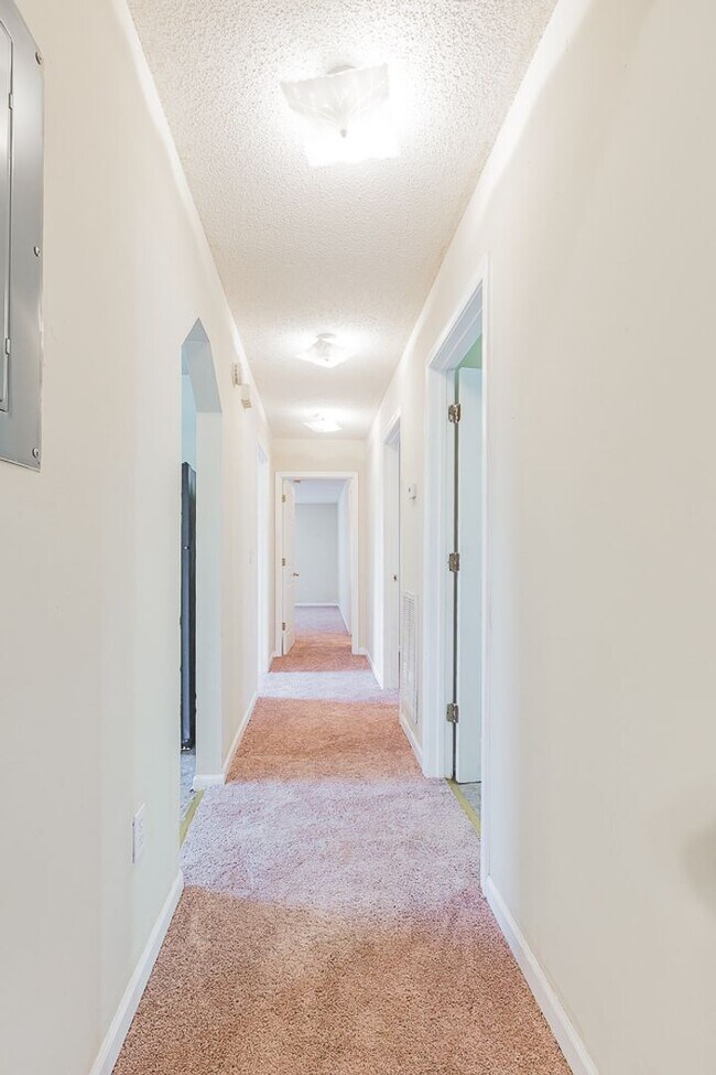 Foto del edificio - Great 4 Bedroom 2 Bath rental in Downtown ...
