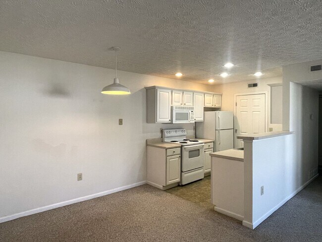 Foto del edificio - 5566 Garden Ridge