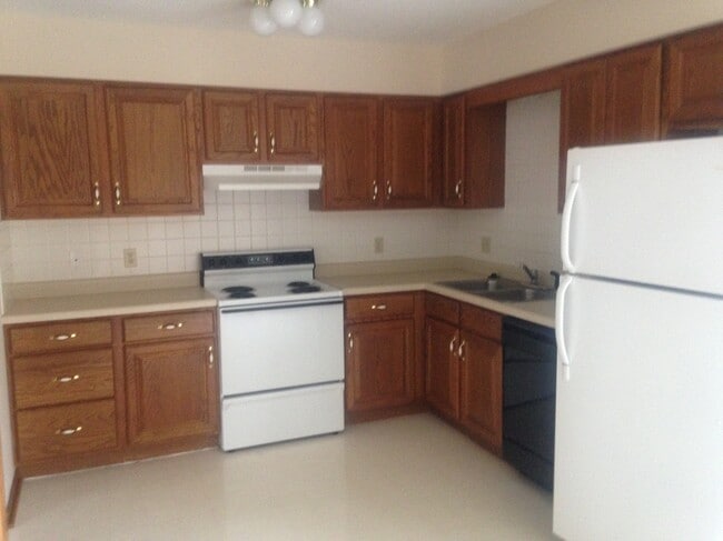 Building Photo - 4609 W Millbrook Dr