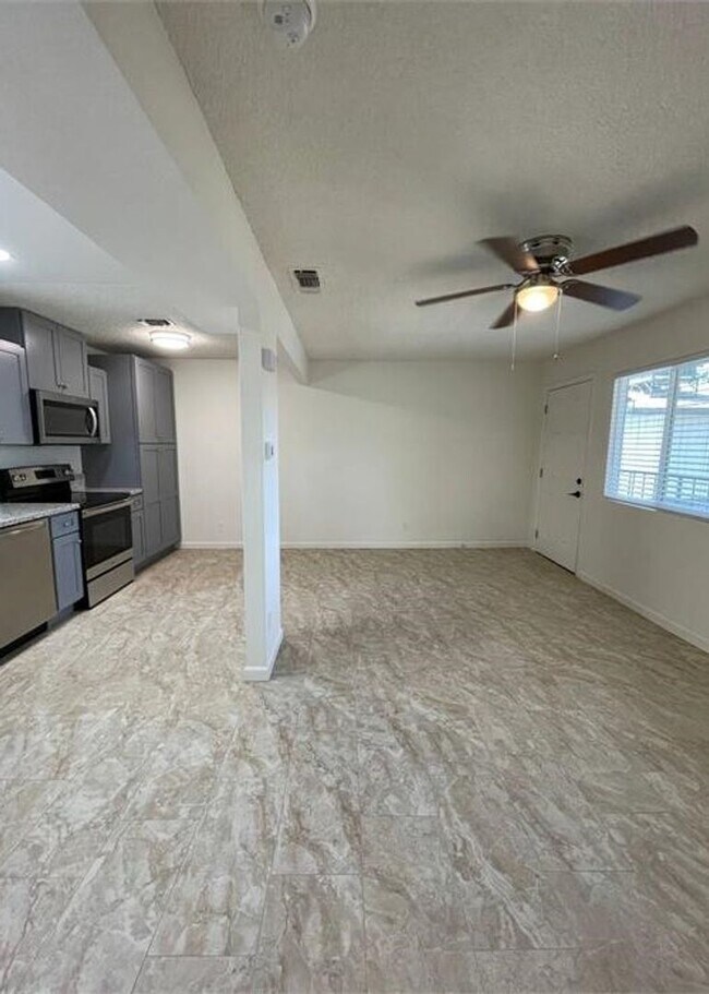 Foto del edificio - 205 N Mariposa St