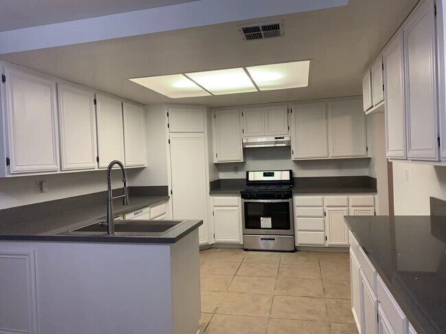 Building Photo - 13908 Rogers Ln