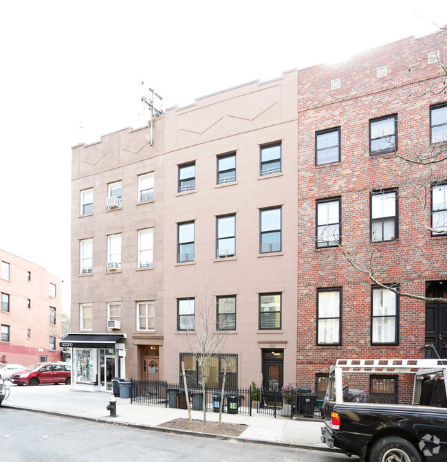 Building Photo - 555 Henry St