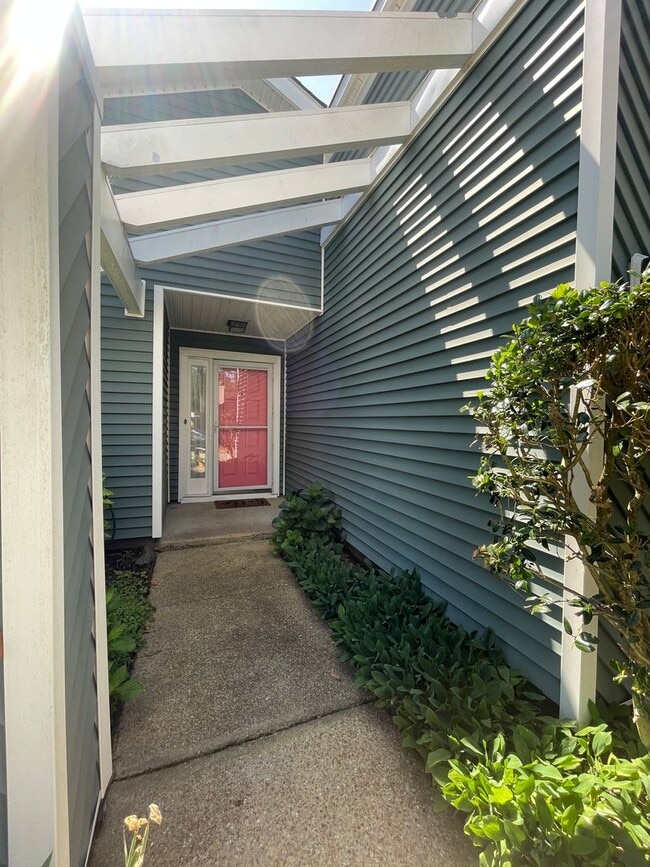 Building Photo - 846 Crashaw St