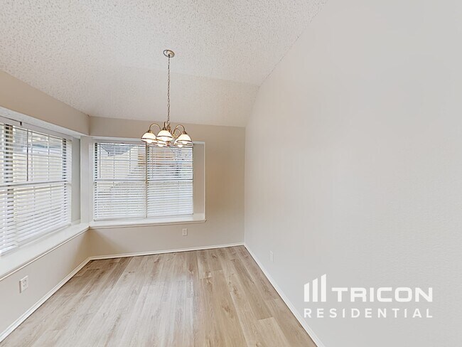Foto del edificio - 805 Clover Hill Ln