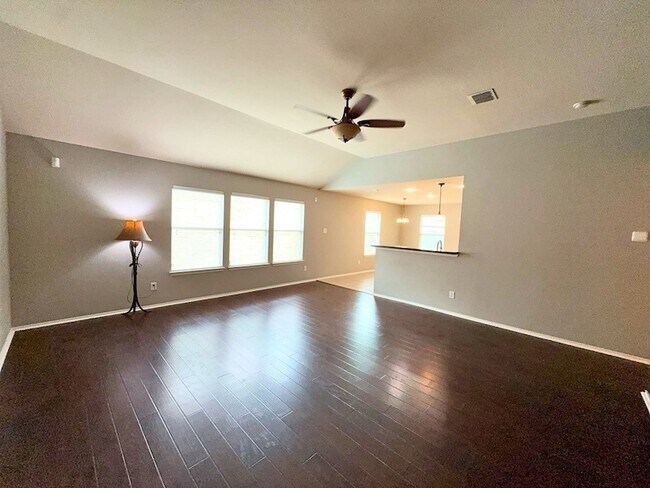 Building Photo - 9120 Goldenview Dr