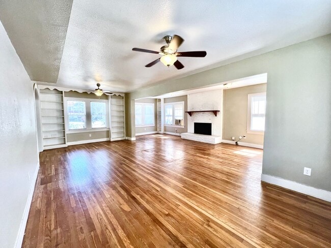 Building Photo - MOVE IN SPECIAL! Gorgeous Vintage home!