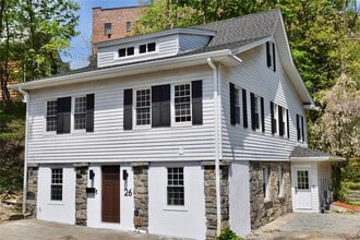 Building Photo - 26 Latimer Ln