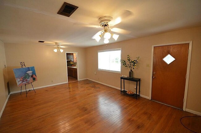 Building Photo - 135 1st St