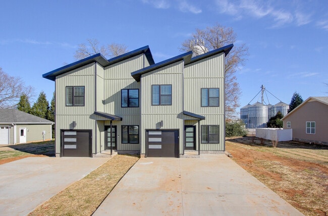 Building Photo - 102 Rosenwald St