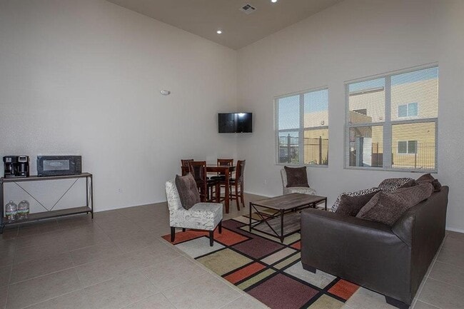 Foto del edificio - 1331 Pullman Dr