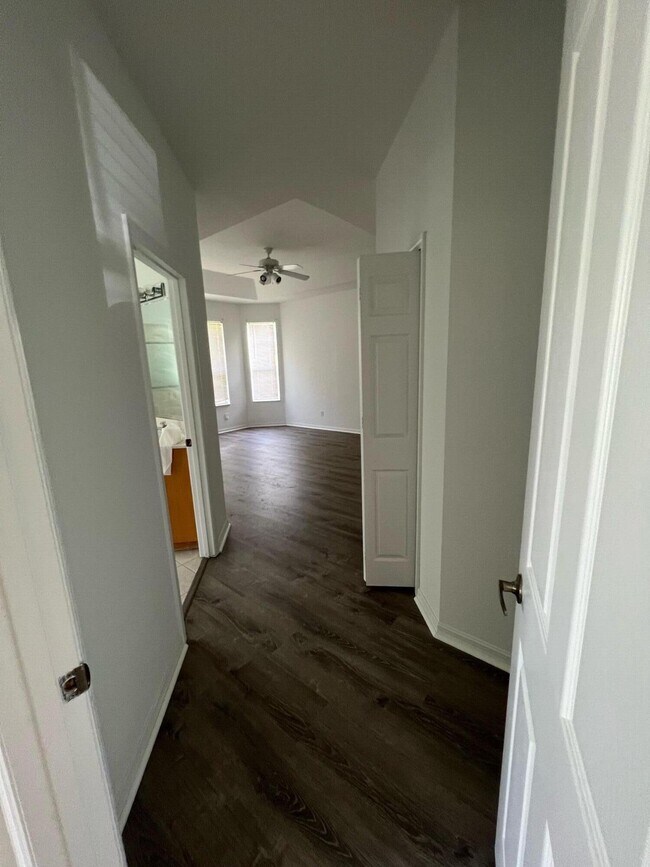 Foto del edificio - 4701 Portage Trail