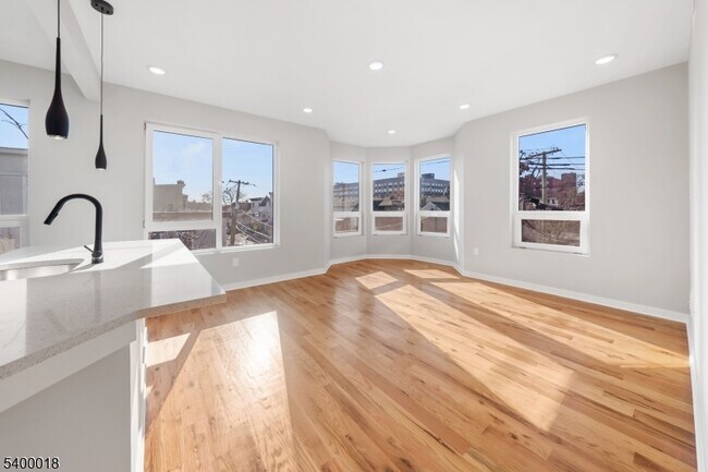 Foto del edificio - 108 Fleming Ave