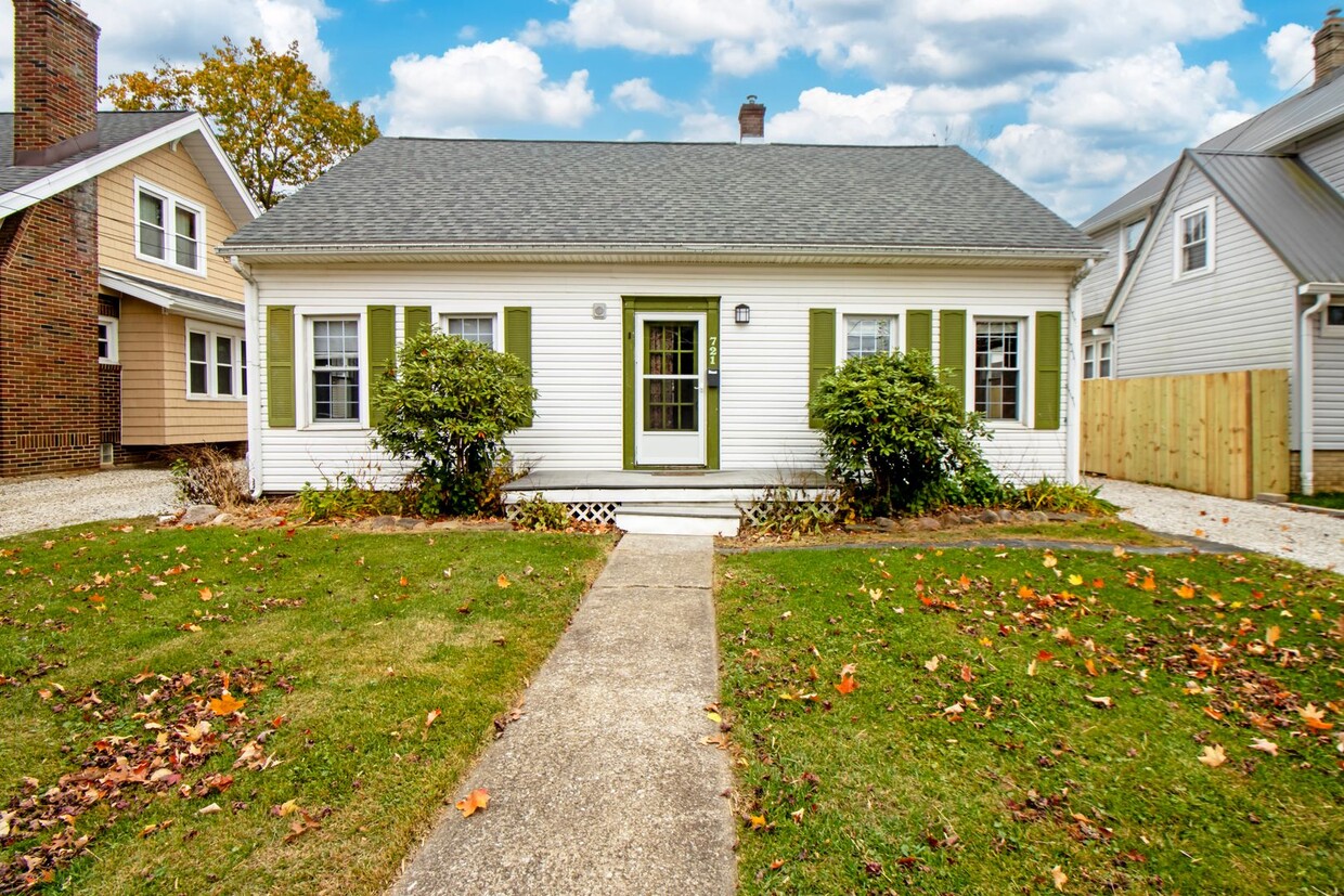 Primary Photo - Three bedroom single-family home