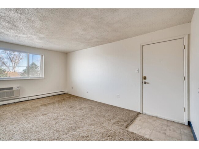 Foto del edificio - 3680 S Lowell Blvd
