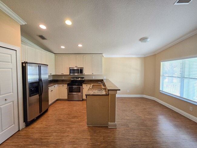 Building Photo - 4 Bedroom 2 bath in Sedona Palms