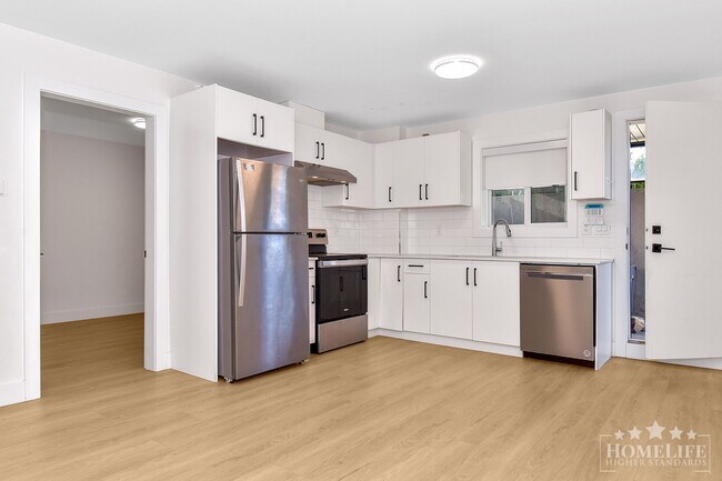 Building Photo - 2 Bed Basement Suite – All Utilities Inclu...