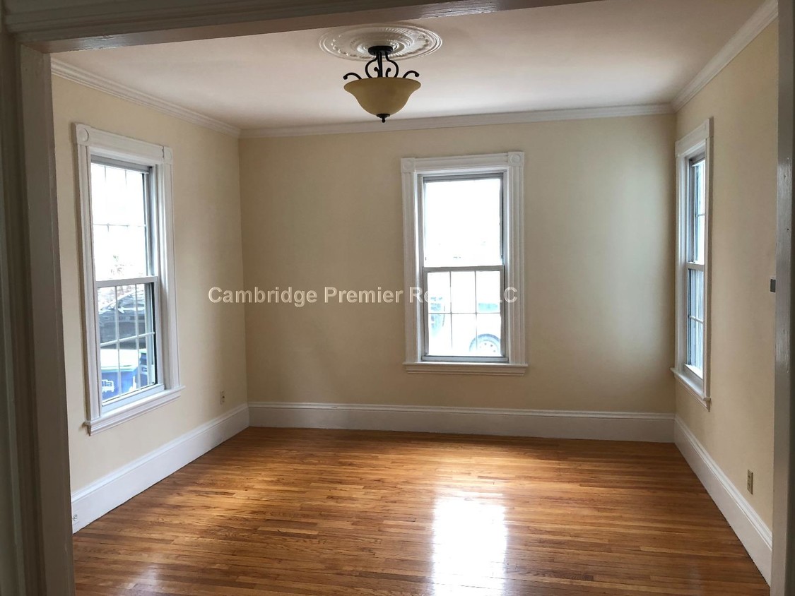 Primary Photo - 48 St James Ave