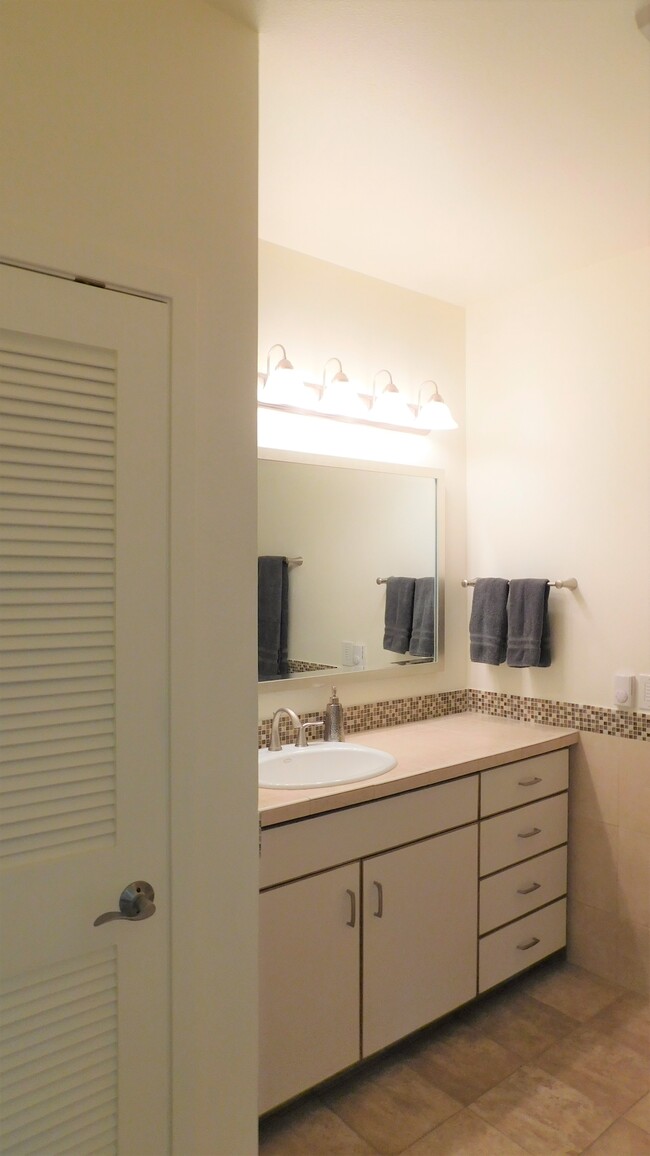 Bath Room - 1630 S Harbor Way