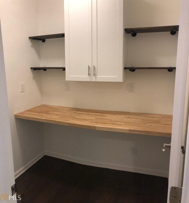 Building Photo - 406 Burgess Point