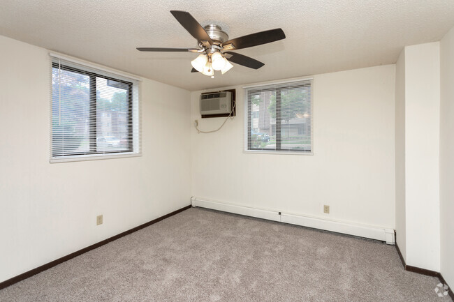 2BR, 1BA - 925SF - Cedar Park Apartments