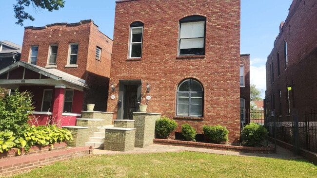 Foto del edificio - "Charming Cozy 3-Bedroom Duplex on Enright...