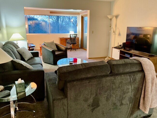 Foto del edificio - 2100 Valkyrie Dr NW