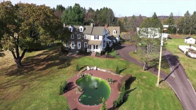 Foto del edificio - 439 Brownsburg Rd