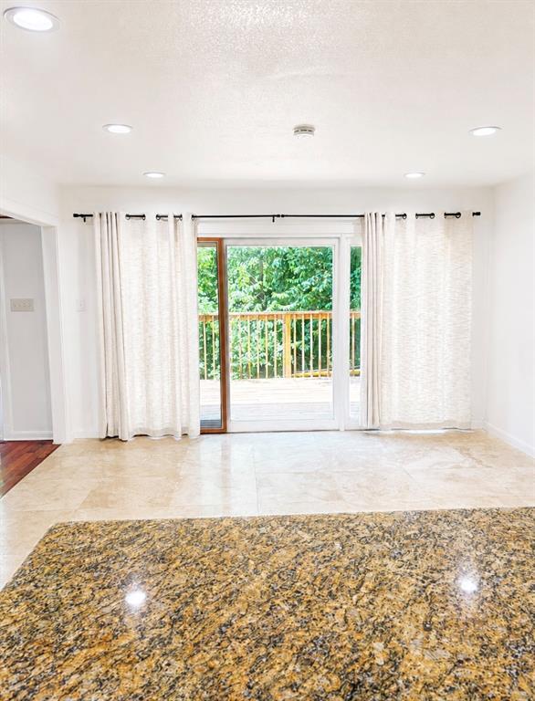 Foto del edificio - 302 Meadow Creek Dr