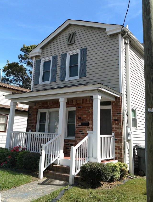 Primary Photo - 424 Middlesex St