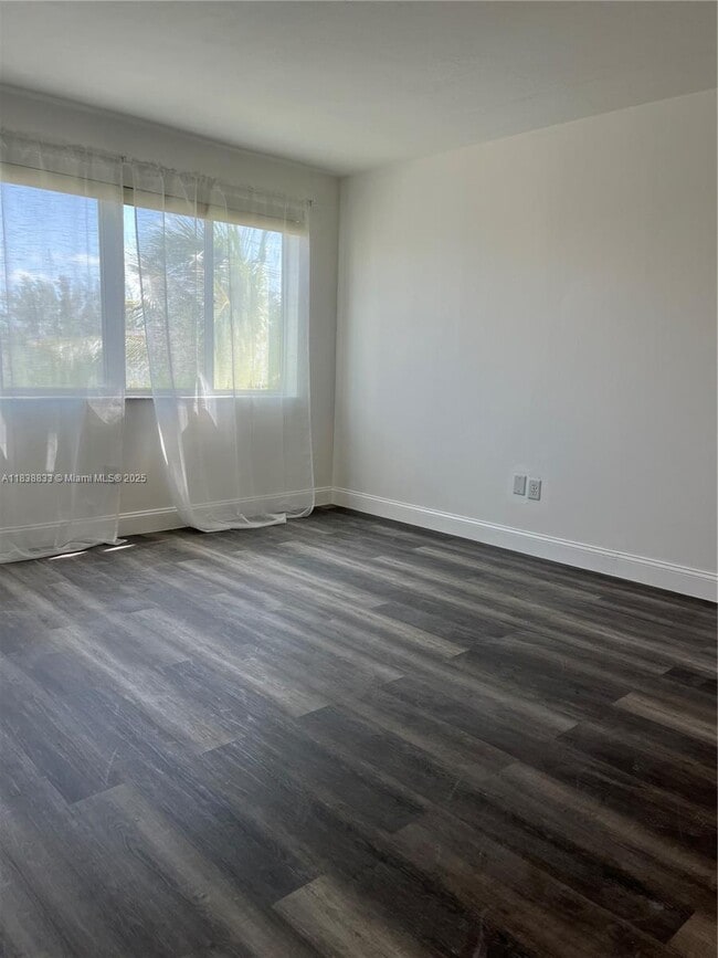 Foto del edificio - 14830 Naranja Lakes Blvd