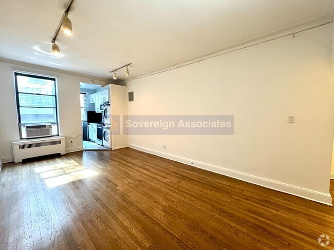 Building Photo - 156 E 85th St