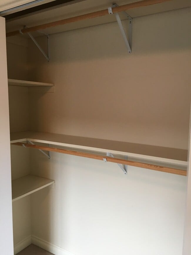 Building Photo - Charming Comfort: A Welcoming and Practica...