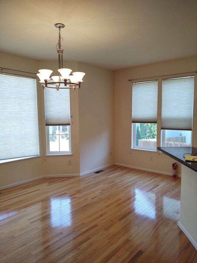 Foto del edificio - Sophisticated Style Port Orchard Home 3Bed...