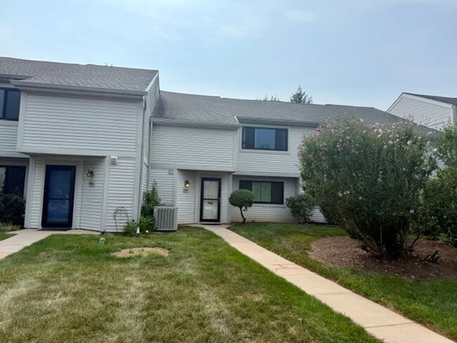 Building Photo - 604 Monroe Dr