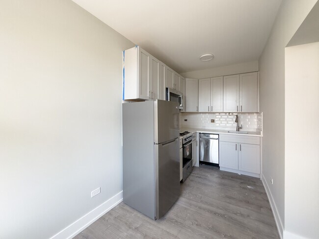 Building Photo - 508 W Belmont Ave