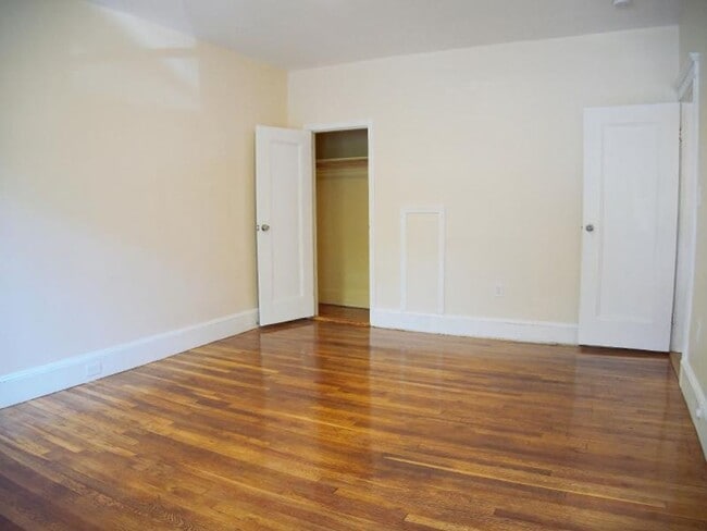 Photo - Spacious 2 Bed in Prime Coolidge Corner Lo... House