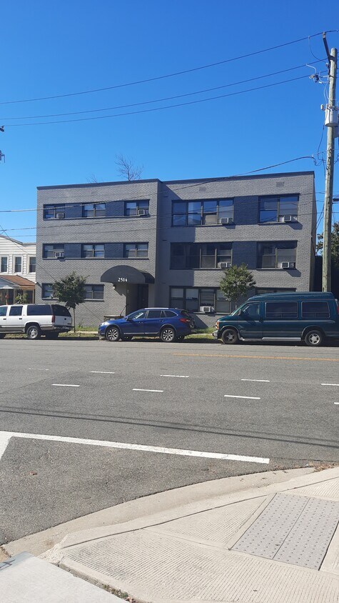 Foto principal - 2514 4th St NE