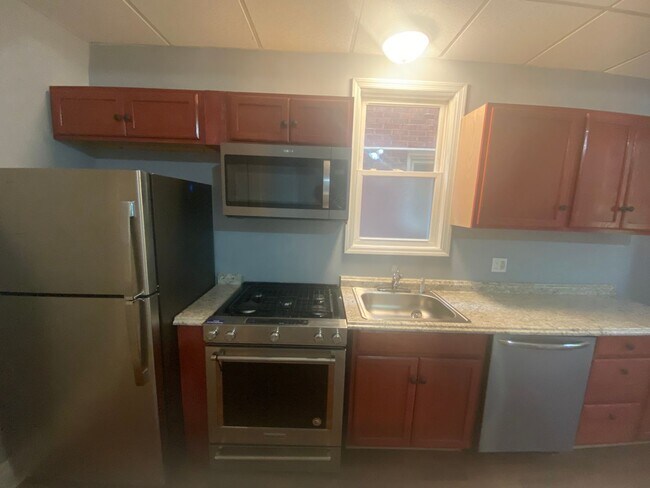 Foto del edificio - Don't miss this 4 bedroom Home