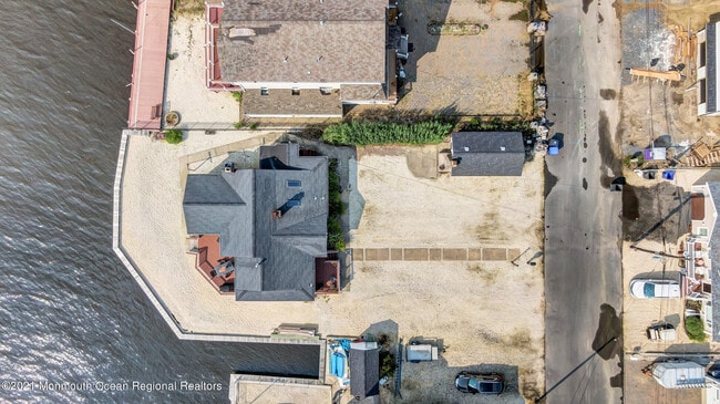 Building Photo - 117 Shore Dr