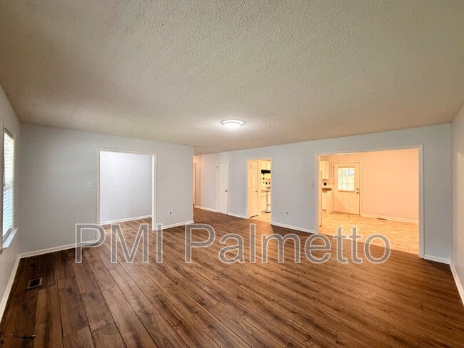 Foto del edificio - 119 Chatham Forest Cir