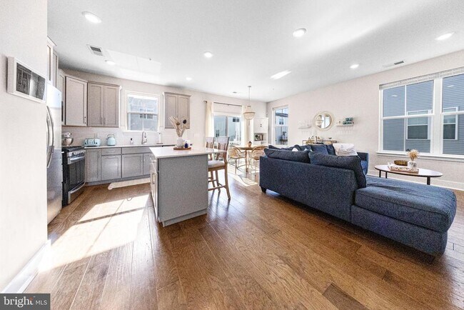 Foto del edificio - 973 Skylar Ct.