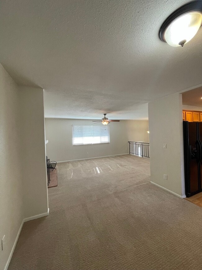 Foto del edificio - 2640 Villa Loma Dr