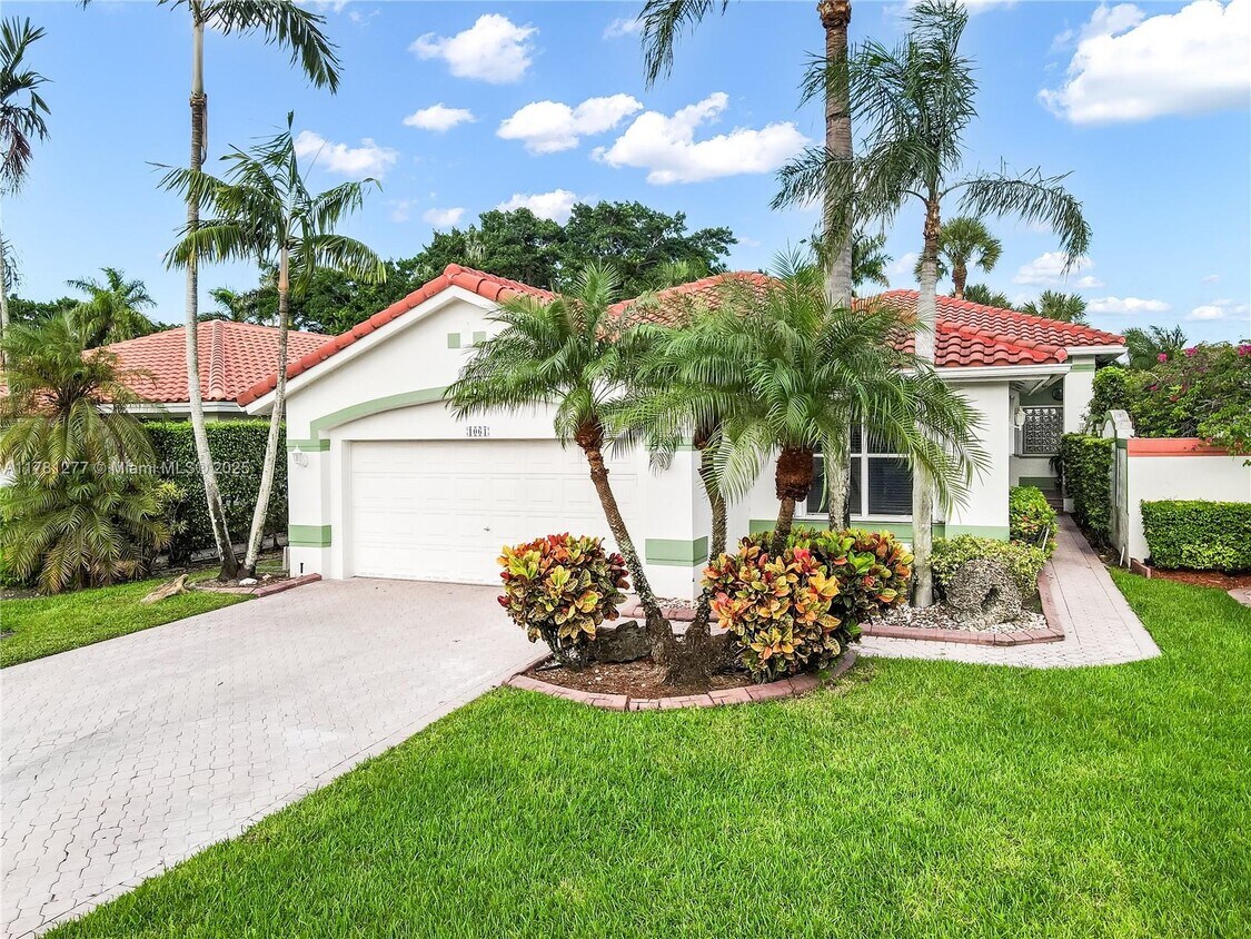 Foto principal - 1061 Bel Aire Dr E