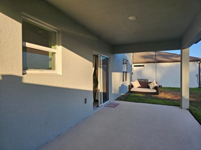 Foto del edificio - 3928 Capri Coast Dr