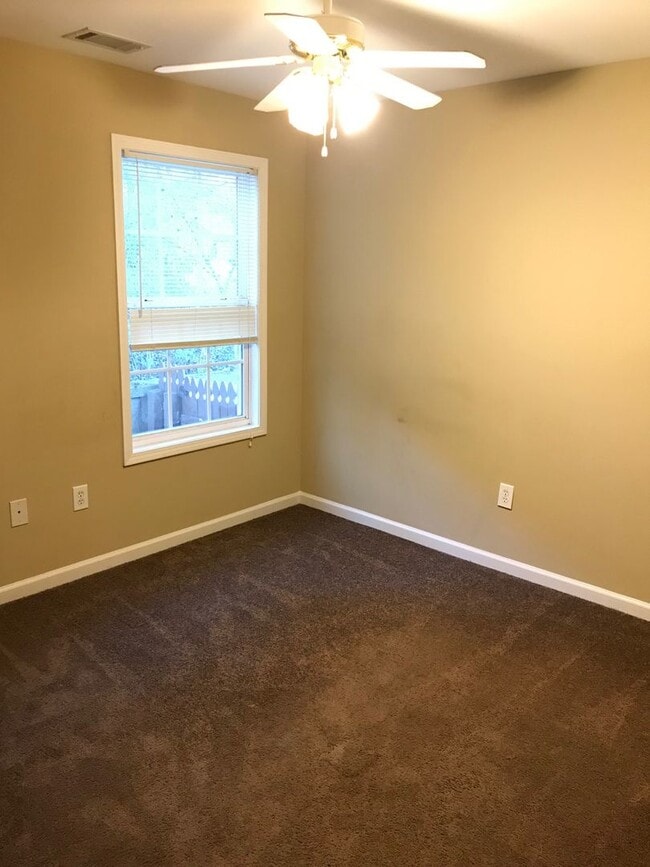 Building Photo - 3BR Eastside Home just off Barnett Shoals