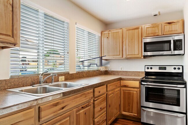 Foto del edificio - 167 4700 South